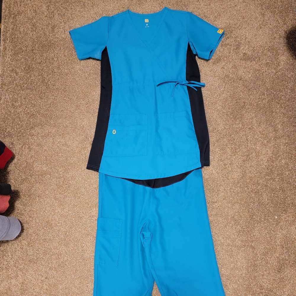 Maternity scrubs